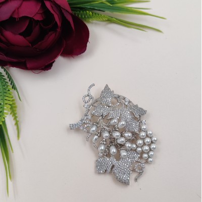 Glamorous Leafy Style with Pearl Locket Set 